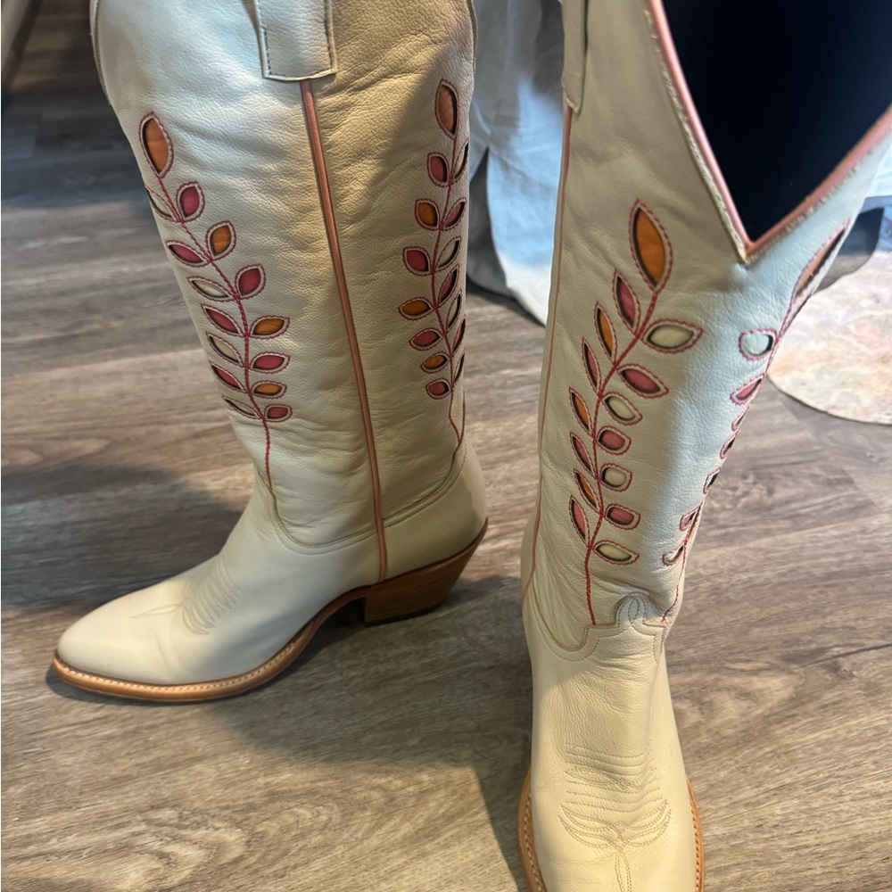 Macie Bean Women’s cream cowboy boots with citrus inlay